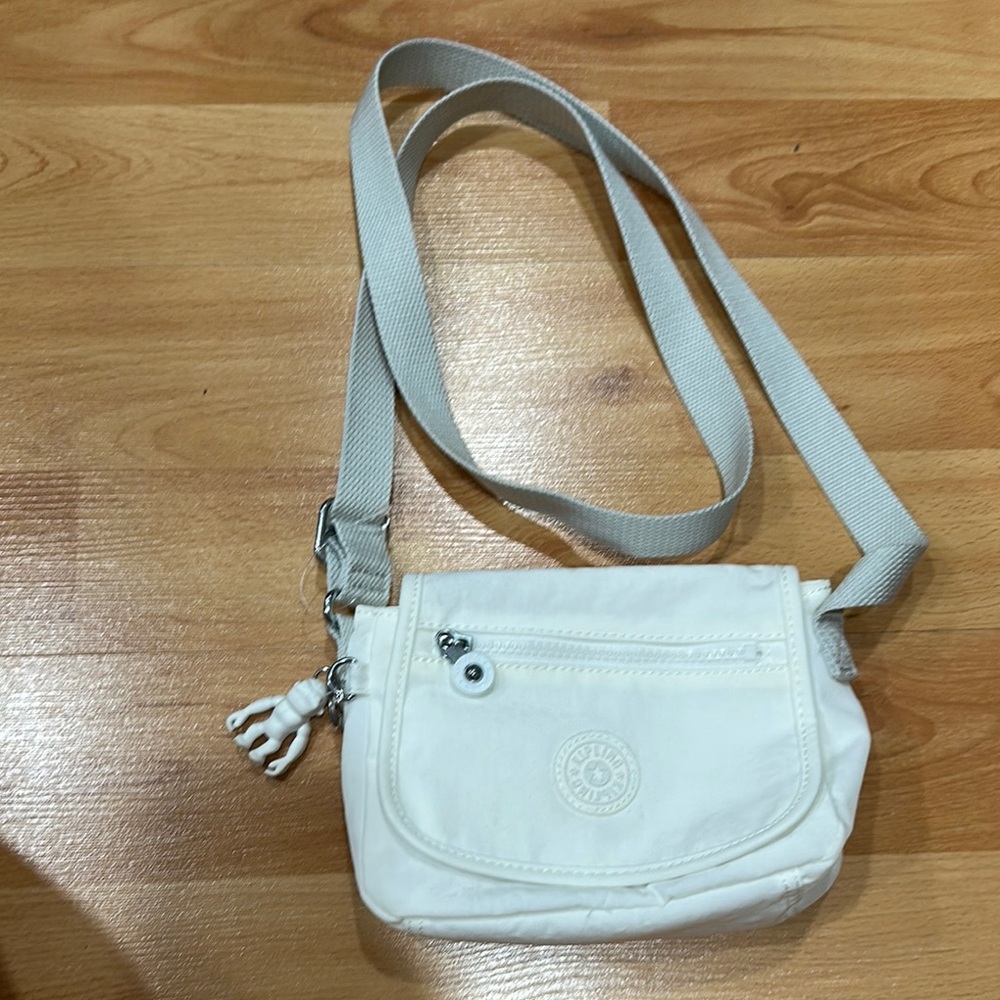 Kipling- Stylish Cream Crossbody Bag

New